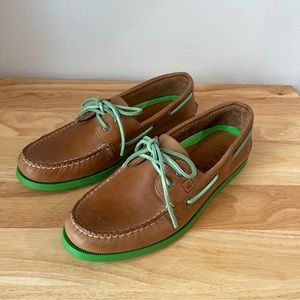 Sperry Top-Sider 2 Eye Leather Boat
Shoes Style 10281626 Green Soles and Laces